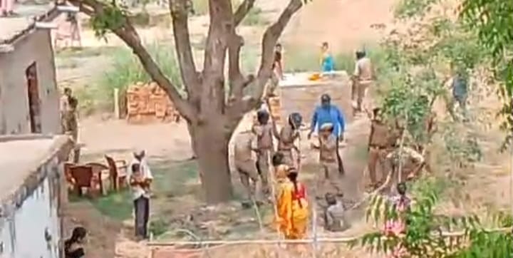 Police aur gramin ki jhadap