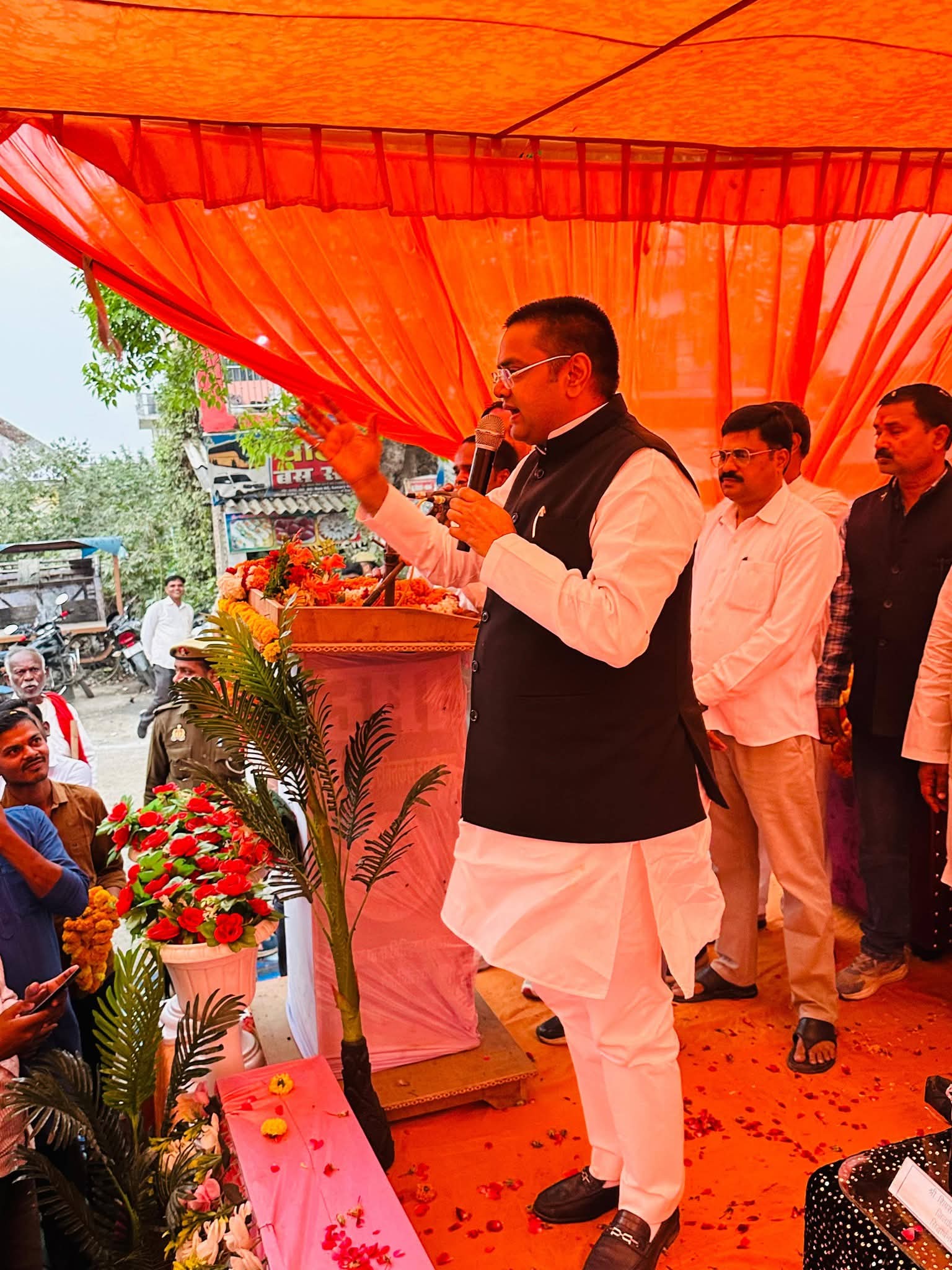 चिल्हिया चौराहे का होगा सौंदर्यीकरण, विधायक विनय वर्मा ने किया भूमिपूजन