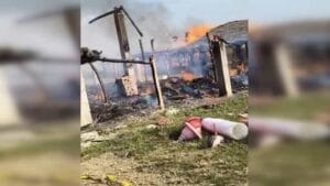 पॉल्ट्री फार्म में लगी आग, 6500 मुर्गे के चूजे और दाना जलकर खाक, 30 लाख से ज्यादा का नुकसान