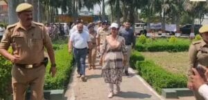 लखीमपुर खीरी में सीएम योगी के कार्यक्रम को लेकर तैयारियां तेज, मियांपुर गांव पहुंचे अफसर