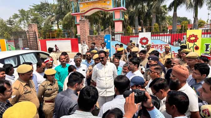 लखीमपुर खीरी में बांग्लादेशी विस्थापितों के गांव का दौरा करेंगे सीएम योगी, तैयारियों में जुटे अफसर