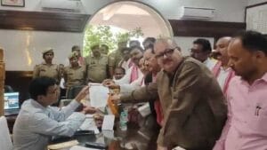 सपा प्रतिनिधिमंडल ने डीएम को सौंपा ज्ञापन, छात्र हित और बेरोजगारी समेत कई मुद्दे उठाए
