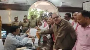 सपा प्रतिनिधिमंडल ने डीएम को सौंपा ज्ञापन, छात्र हित और बेरोजगारी समेत कई मुद्दे उठाए